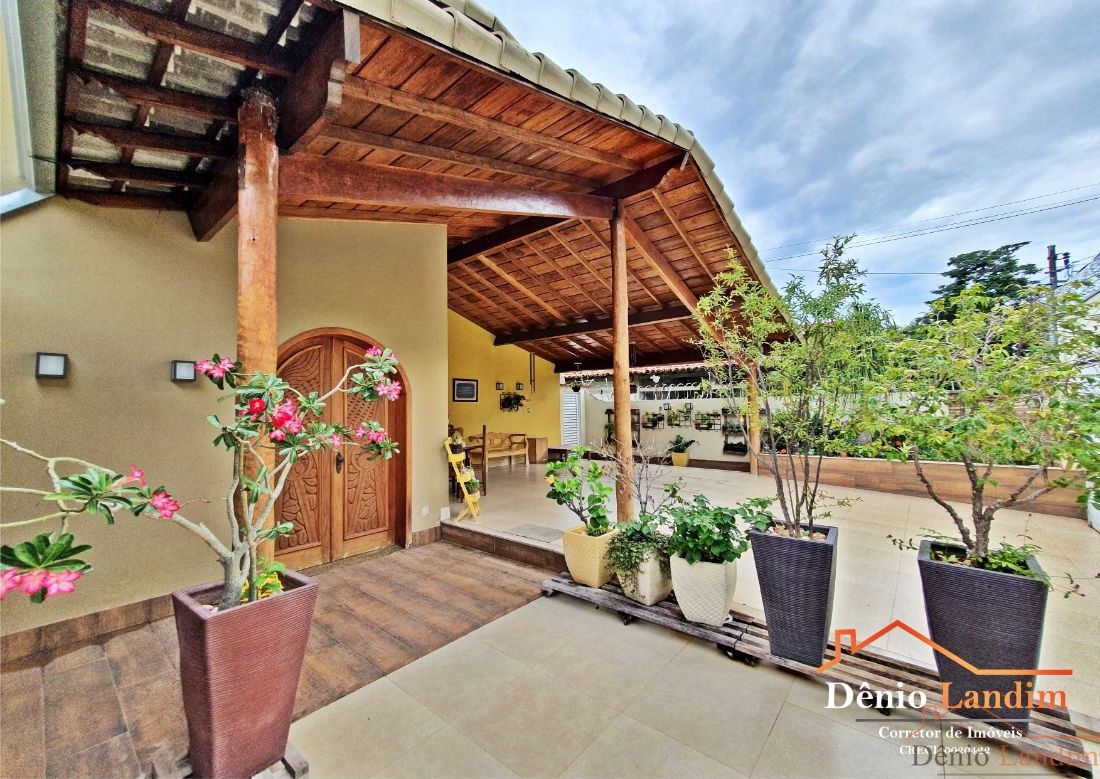Casa à venda com 6 quartos, 343m² - Foto 3